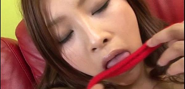  Suzuka Ishikawa shows off masturbating on cam